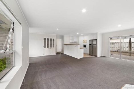 Photo of property in 11 Owl Court, Unsworth Heights, Auckland, 0632