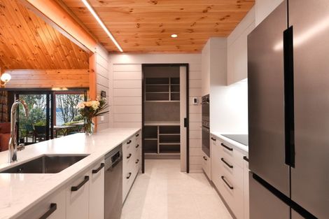 Photo of property in 20 Tupara Crescent, Kawaha Point, Rotorua, 3010