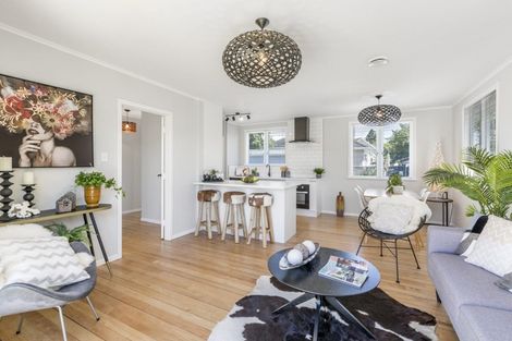 Photo of property in 48 Longburn Road, Henderson, Auckland, 0610