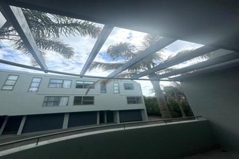 Photo of property in 8/19 Ocean View Road, Hillcrest, Auckland, 0627