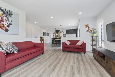 Photo of property in 6 Dida Park Drive, Kumeu, 0810