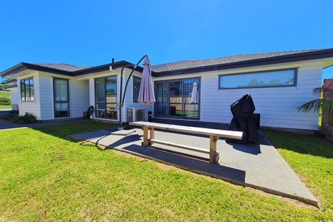 Photo of property in 117 Karepiro Drive, Stanmore Bay, Whangaparaoa, 0932
