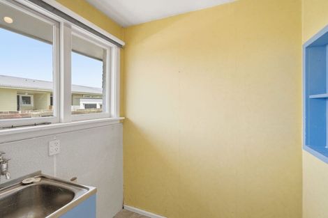 Photo of property in 15 Wychwood Crescent, Bishopdale, Christchurch, 8053