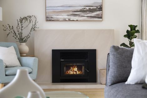 Photo of property in Peninsula Primary School, 61 Wharf Road, Te Atatu Peninsula, Auckland, 0610