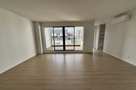 Photo of property in 24 Tomintoul Place, Highland Park, Auckland, 2010