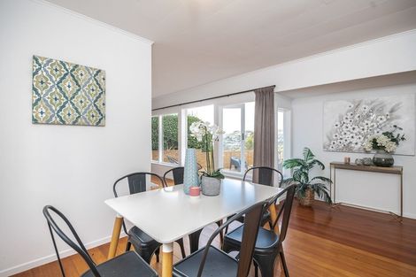 Photo of property in 119 Ruskin Road, Newlands, Wellington, 6037