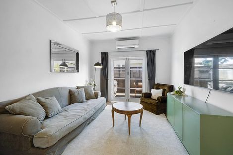 Photo of property in 15b Atiawa Street, Glen Avon, New Plymouth, 4312