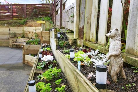 Photo of property in 74 Kiwi Crescent, Tawa, Wellington, 5028