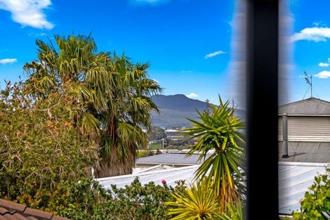 Photo of property in 2/9 Hogans Road, Glenfield, Auckland, 0629