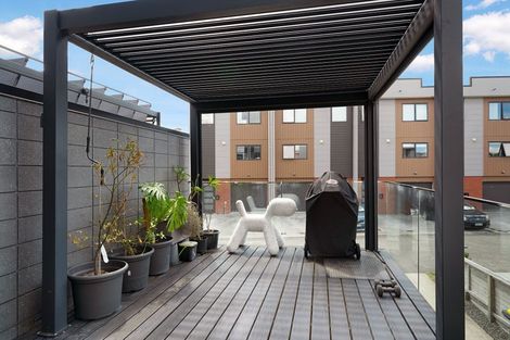 Photo of property in 6 Meritage Lane, Te Atatu South, Auckland, 0610