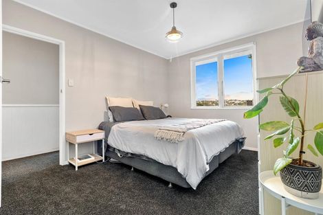Photo of property in 1/24 Lysander Crescent, Beach Haven, Auckland, 0626