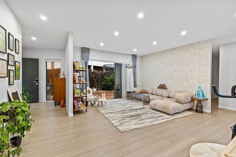 Photo of property in 26a Bernleigh Terrace, West Harbour, Auckland, 0618