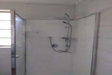 Photo of property in 18 Sarona Avenue, Glen Eden, Auckland, 0602