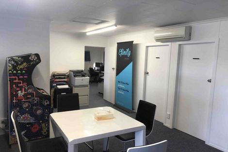 Photo of property in 100 Liardet Street, New Plymouth, 4310