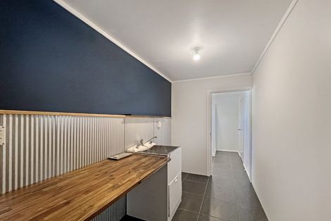 Photo of property in 16 Shamrock Street, Takaro, Palmerston North, 4412