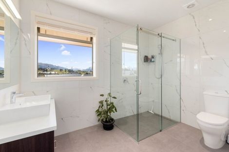 Photo of property in 2 Highfield Ridge, Wanaka, 9305