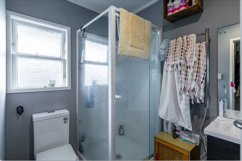 Photo of property in 2/27 Nikau Street, New Lynn, Auckland, 0600