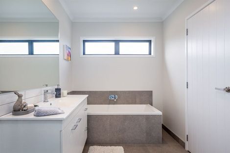 Photo of property in 9 Fort Lincoln Loop, Karaka, Papakura, 2113