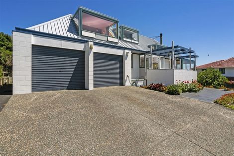 Photo of property in 6 Stevenson Way, Cockle Bay, Auckland, 2014