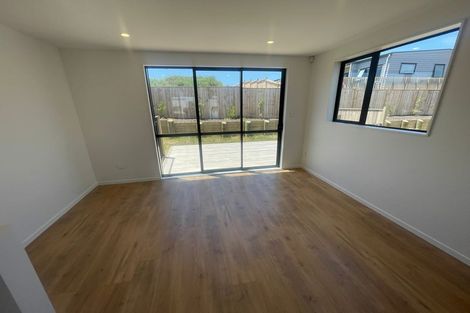 Photo of property in 18a Crestview Rise, Papakura, 2110