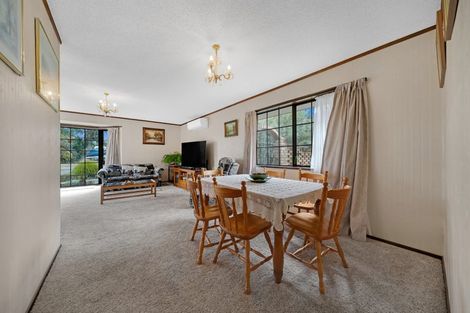 Photo of property in 11 Jessika Place, Conifer Grove, Takanini, 2112