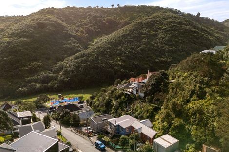 Photo of property in 66 Hungerford Road, Houghton Bay, Wellington, 6023