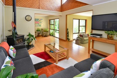 Photo of property in 275a Rimmer Road, Helensville, 0875