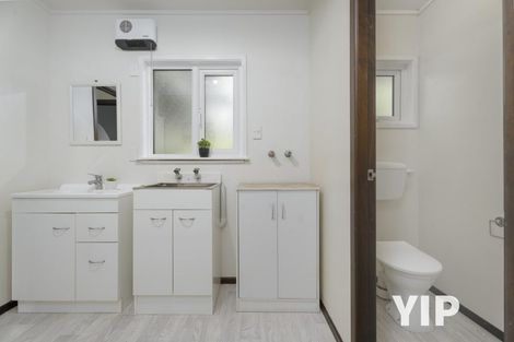 Photo of property in 15f2 Bloomsbury Grove, Newlands, Wellington, 6037