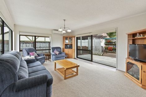 Photo of property in 2/28 Gills Avenue, Papakura, 2110