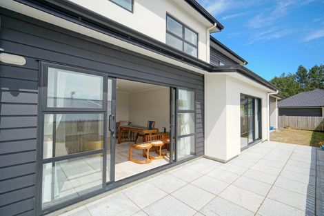 Photo of property in 18 Prestbury Grove, Churton Park, Wellington, 6037