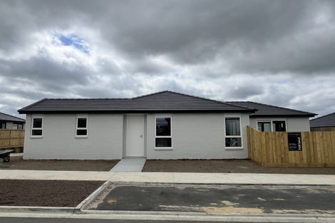Photo of property in 16 Waruhia Crescent, Rototuna North, 3281