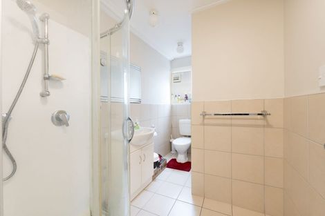 Photo of property in 8 Fowey Avenue, Te Atatu South, Auckland, 0610