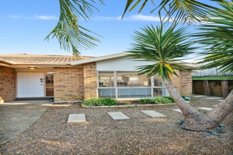 Photo of property in 55 Helleur Road, Massey, Auckland, 0614