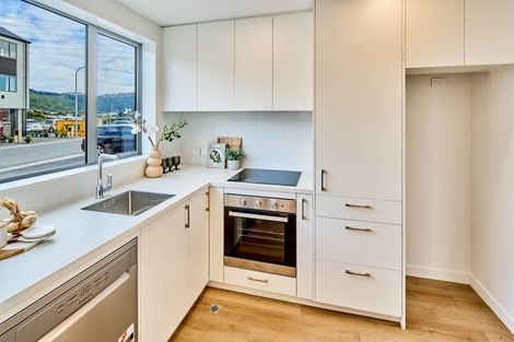Photo of property in 11 Ara Paiwhenua, Tawa, Wellington, 5028