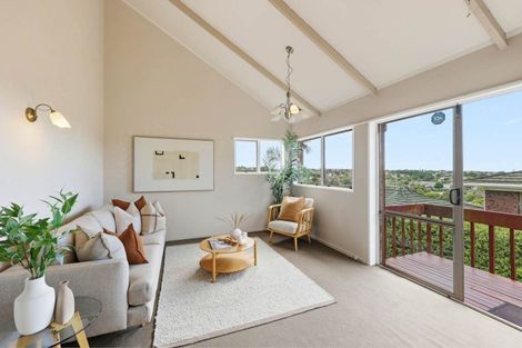 Photo of property in 1/34 Shanaway Rise, Hillcrest, Auckland, 0627