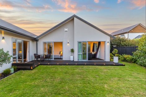 Photo of property in 26 Waitikiri Square, Parklands, Christchurch, 8083