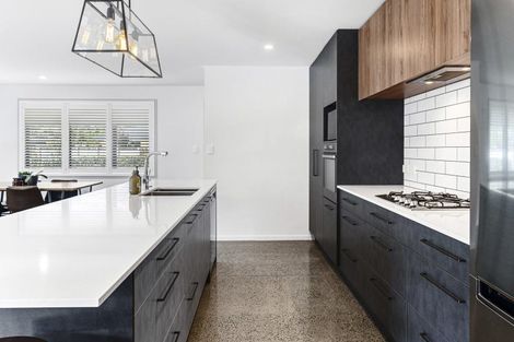 Photo of property in 9 Frederick Place, Whalers Gate, New Plymouth, 4310