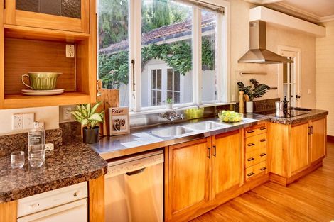 Photo of property in 2 Dillon Street, Lowry Bay, Lower Hutt, 5013