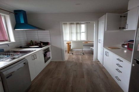 Photo of property in 31 Dawnhaven Drive, Te Atatu Peninsula, Auckland, 0610