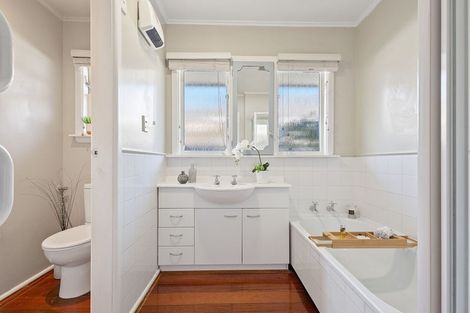 Photo of property in 7 Brookby Crescent, Avonhead, Christchurch, 8042