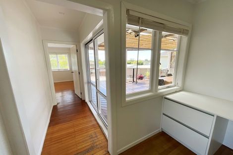 Photo of property in 4 Paton Avenue, Te Atatu South, Auckland, 0610