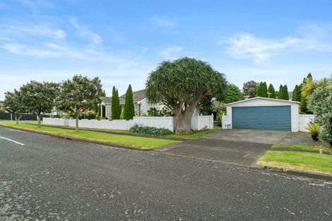 Photo of property in 27 Miro Road, Mangere Bridge, Auckland, 2022