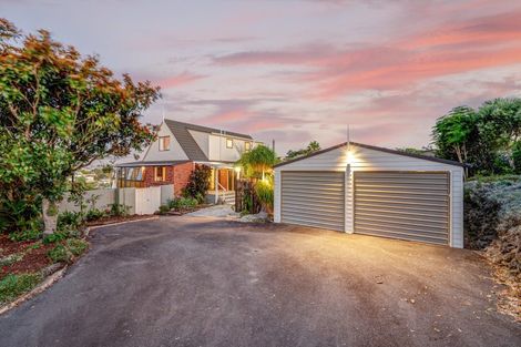 Photo of property in 15 Higham Ferrers Place, Red Beach, 0932