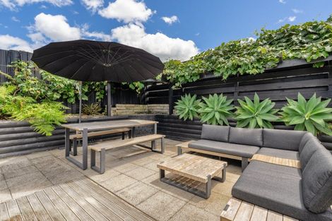 Photo of property in 15 Milsom Place, Te Puke, 3119