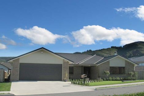 Photo of property in 116 Kirton Drive, Riverstone Terraces, Upper Hutt, 5018