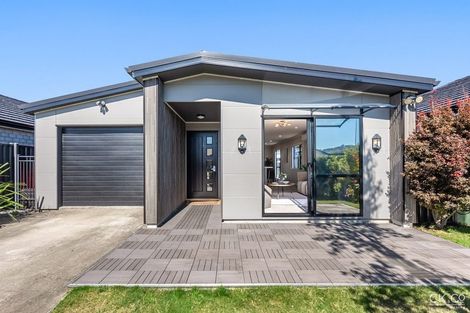 Photo of property in 15 Te Kaeaea Crescent, Wallaceville, Upper Hutt, 5018