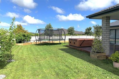 Photo of property in 9 Grove Way, Riverhead, 0820