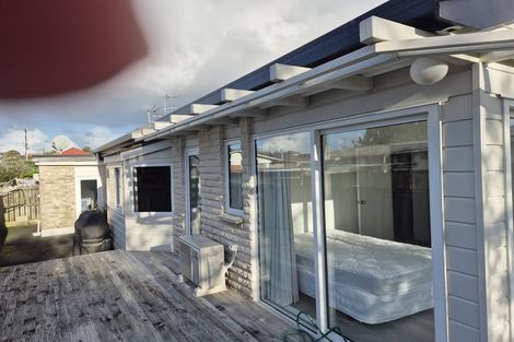 Photo of property in 4/45 Shakespeare Road, Milford, Auckland, 0620