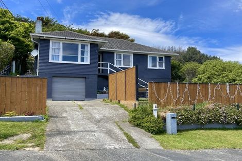 Photo of property in 4 Pollard Street, Wainuiomata, Lower Hutt, 5014