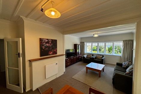 Photo of property in 5 Gilbert Street, New Plymouth, 4310